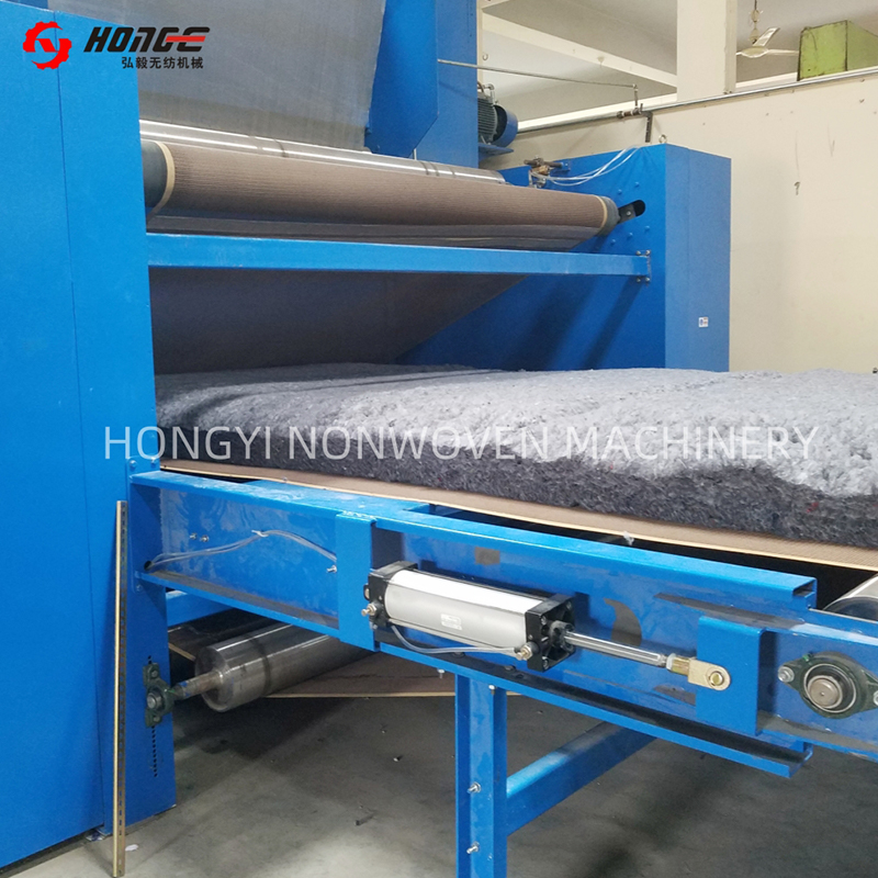 خط إنتاج لباد النفايات Airlaid من HYL